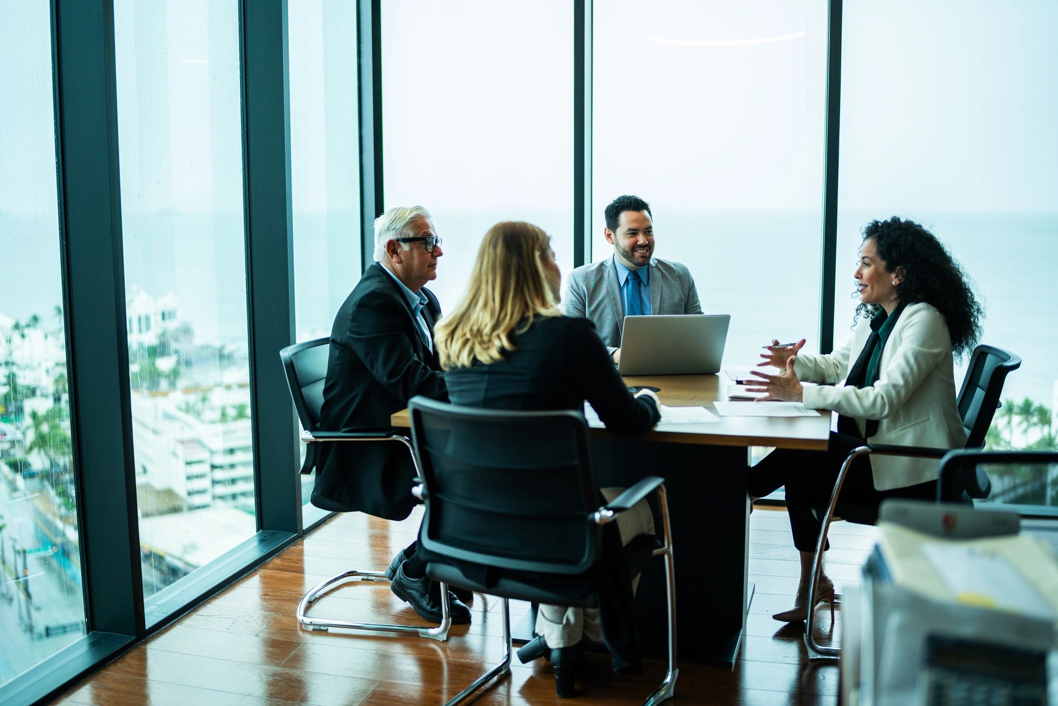 Consulting discussion during a team meeting